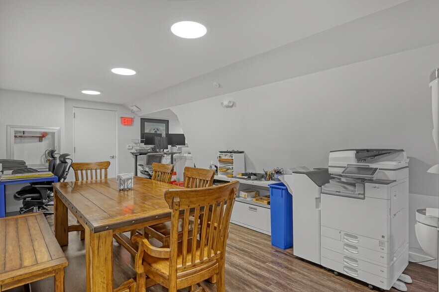 More Photos Of 2701 W Okeechobee Blvd, West Palm Beach Office For Sale