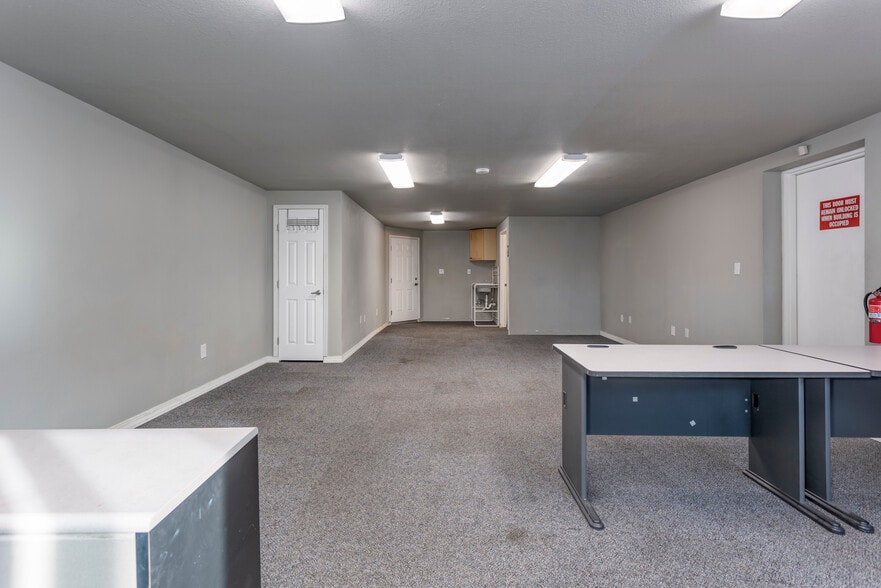 More Photos Of 5428 W Clearwater Ave, Kennewick Storefront Retail Office For Lease