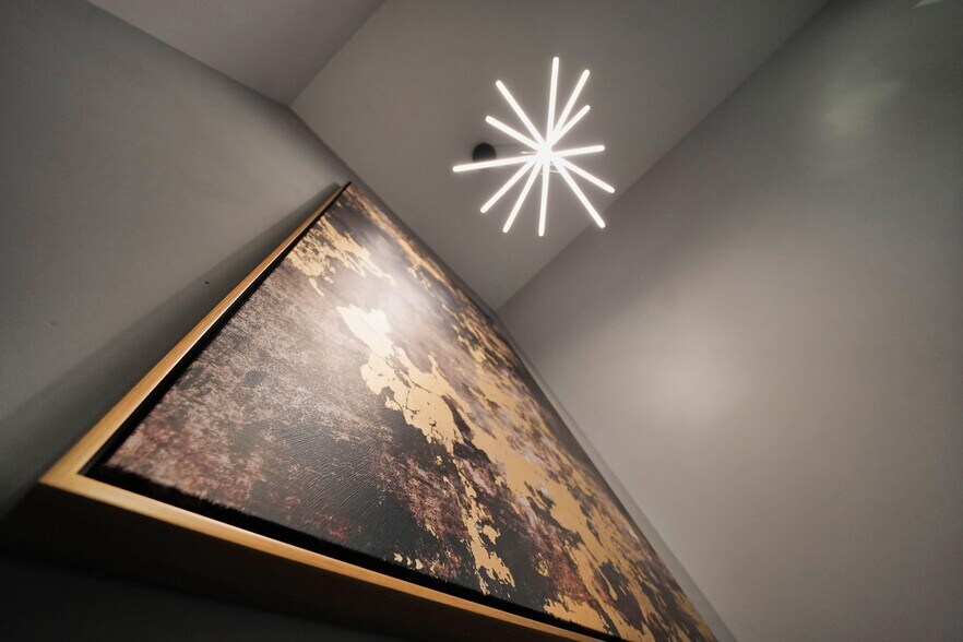 More Photos Of 18008 Skypark Cir, Irvine Loft Creative Space For Lease