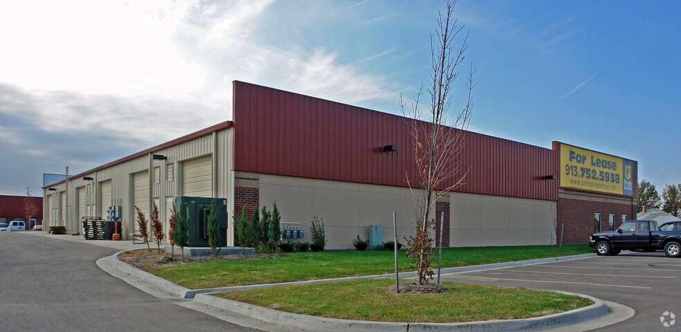 Primary Photo Of 19313-19363 W 151st Ter, Olathe Warehouse For Lease