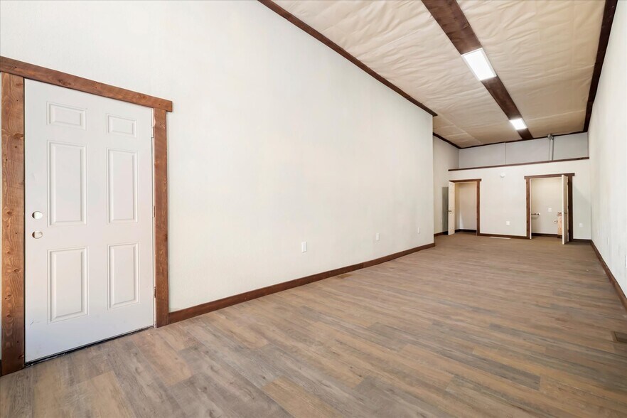 More Photos Of 310 Victor Ave, Victor General Retail For Sale