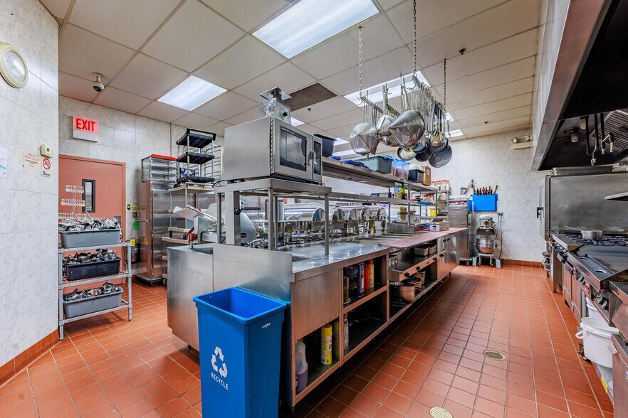 More Photos Of 3237 S Harlem Ave, Berwyn Specialty For Sale