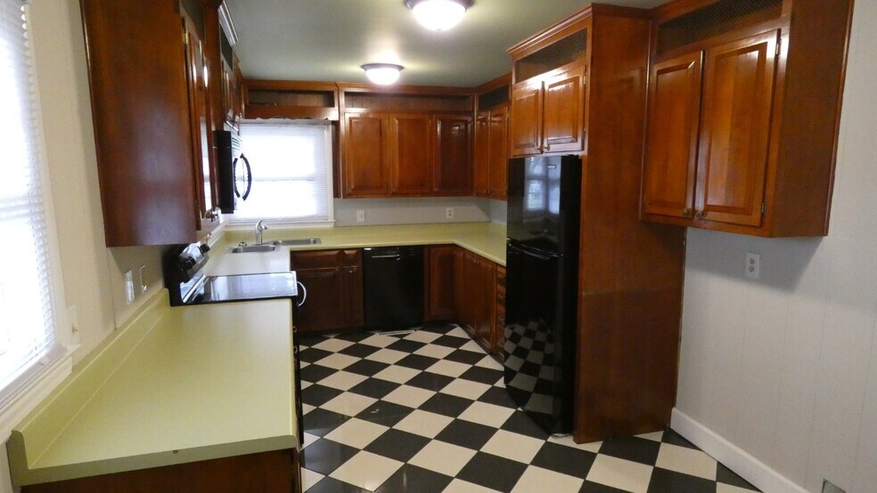 More Photos Of 2911 Middle Tennessee Blvd, Murfreesboro Office Residential For Lease