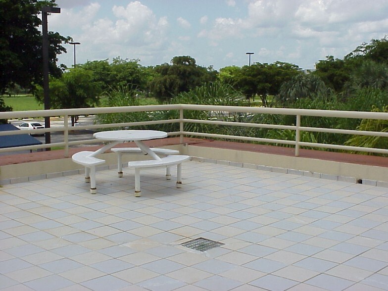 More Photos Of 7900 NW 154th St, Miami Lakes Office For Lease