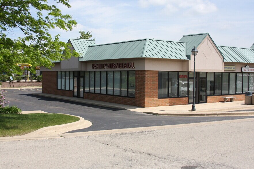 More Photos Of 108 Valley Dr, Elburn Storefront For Lease