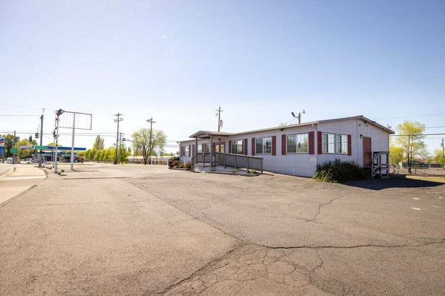 More Photos Of 3350 S 6th St, Klamath Falls Auto Dealership For Sale
