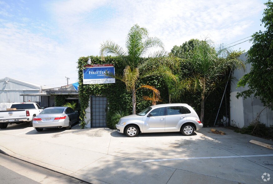 Primary Photo Of 7822 Salt Lake Ave, Cudahy Warehouse For Lease