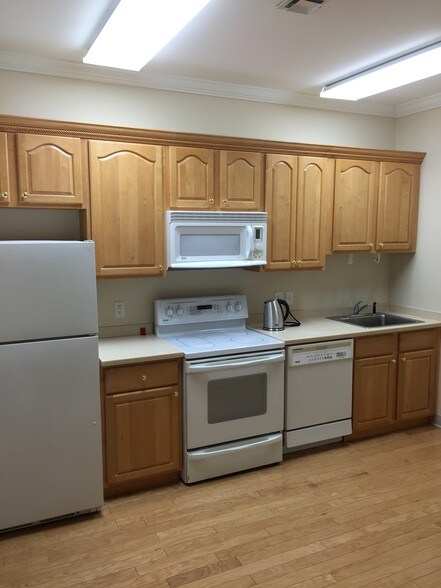 More Photos Of 5816 Creedmoor Rd, Raleigh Office For Lease