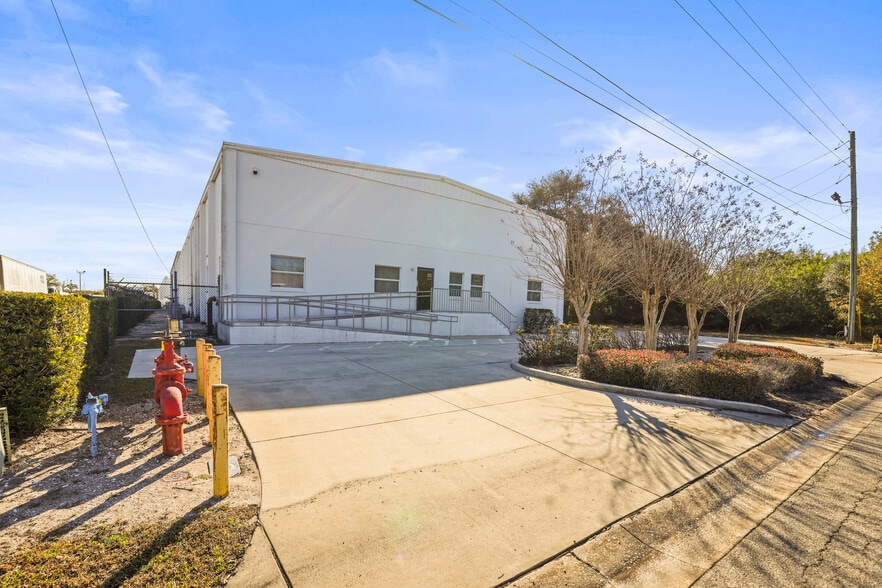 More Photos Of 1555 Sunshine Dr, Clearwater Warehouse For Sale