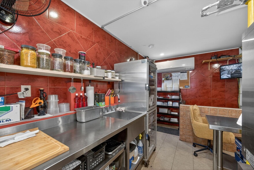 More Photos Of 56 Yonge St S, Springwater Fast Food For Sale