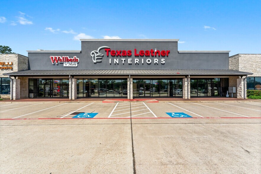 More Photos Of 26333 I-45, The Woodlands Unknown For Lease
