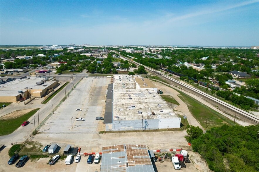 More Photos Of 318 E Long Ave, Fort Worth General Retail For Sale