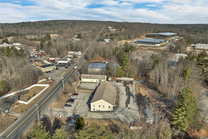 More Photos Of 45 Londonderry Tpke, Hooksett Office For Lease