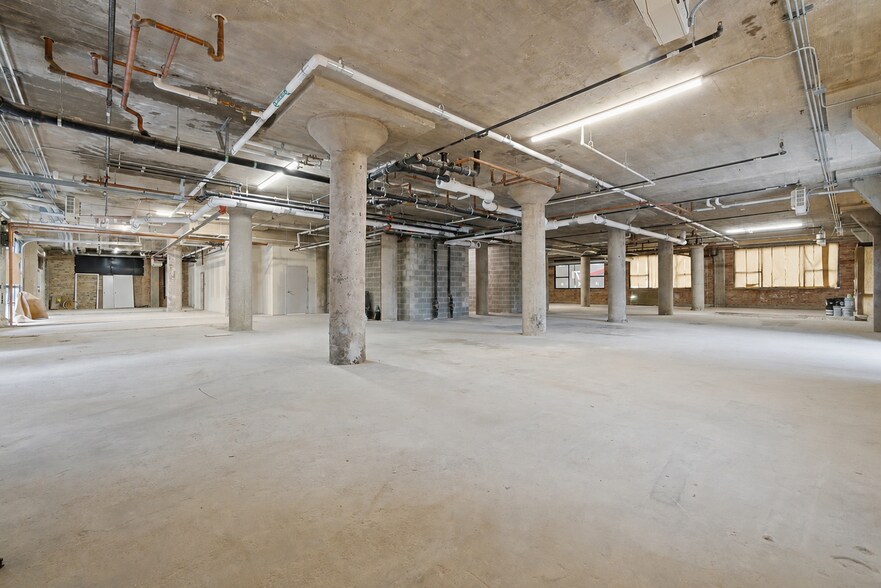 More Photos Of 871 N Franklin St, Chicago Apartments For Lease