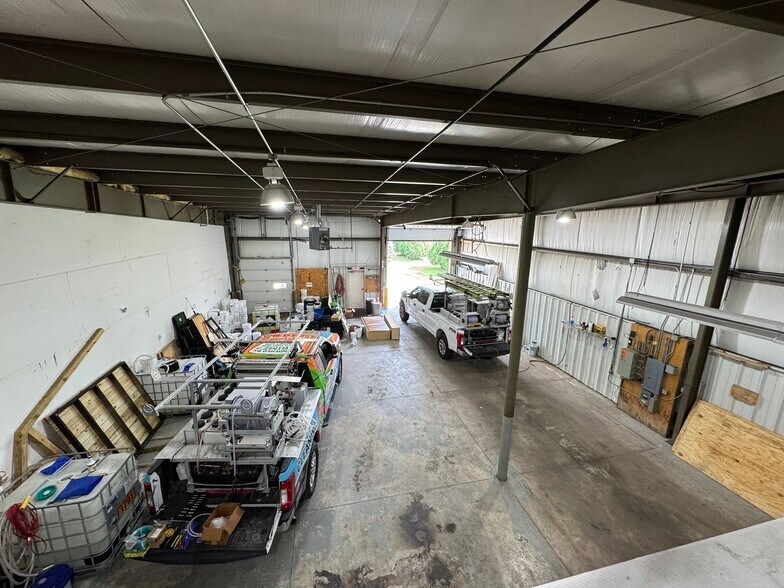 More Photos Of 1125 W Tuckaway Ln, Menasha Showroom For Lease