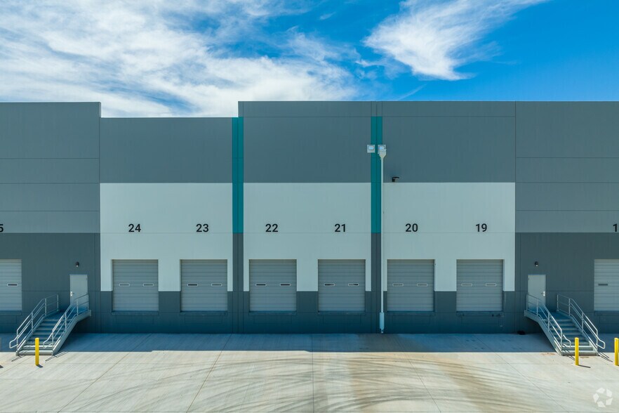 More Photos Of 3475 S McQueen Rd, Chandler Warehouse For Lease
