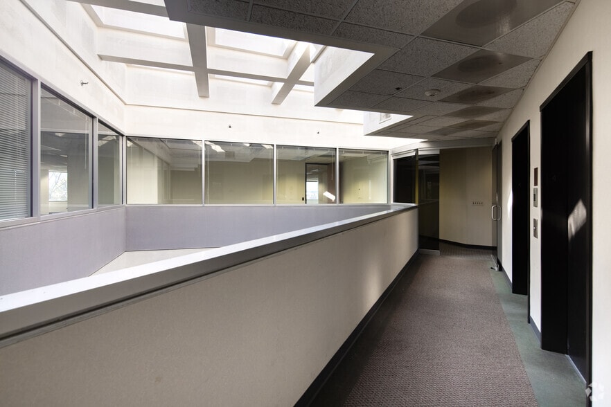 More Photos Of 1301 Basswood Rd, Schaumburg Office For Sale