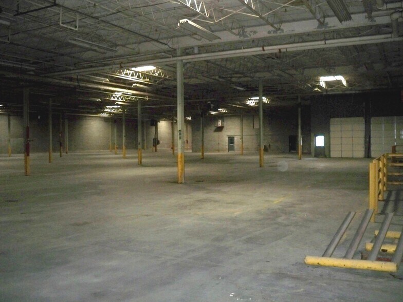 More Photos Of 300 S 55th St, Kansas City Warehouse For Lease