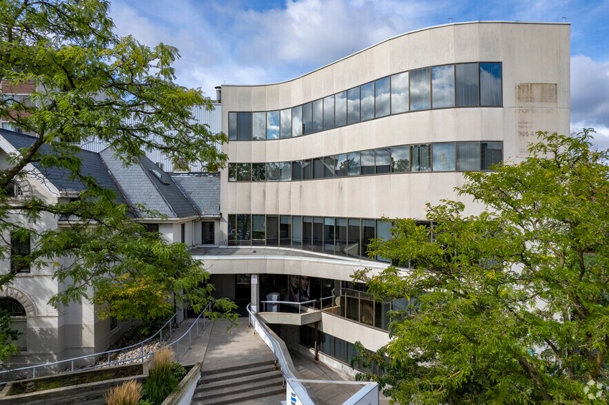 More Photos Of 10350 Yonge St, Richmond Hill Office For Lease