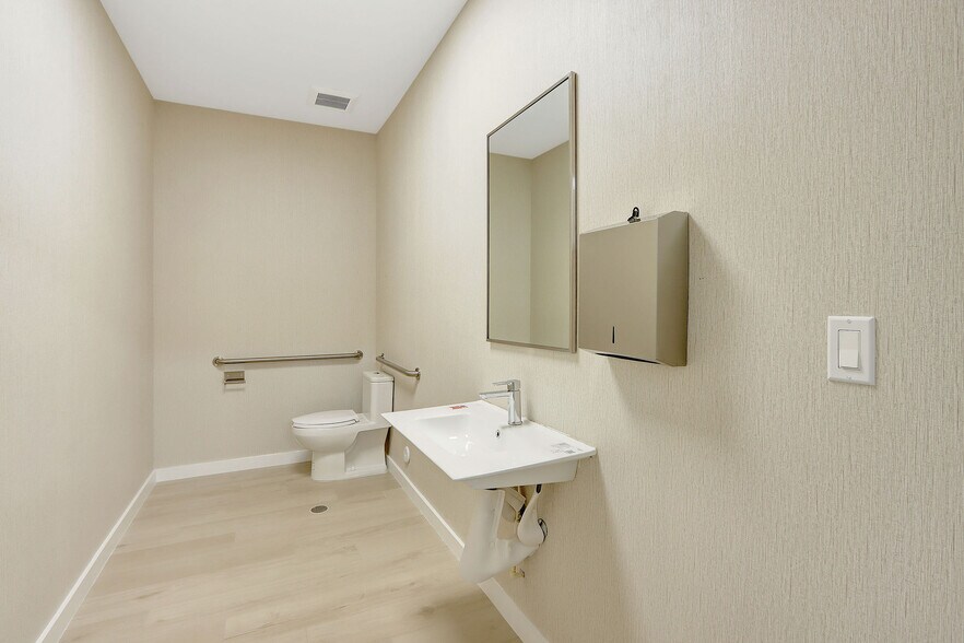 More Photos Of 235 NE 67th St, Miami Warehouse For Lease