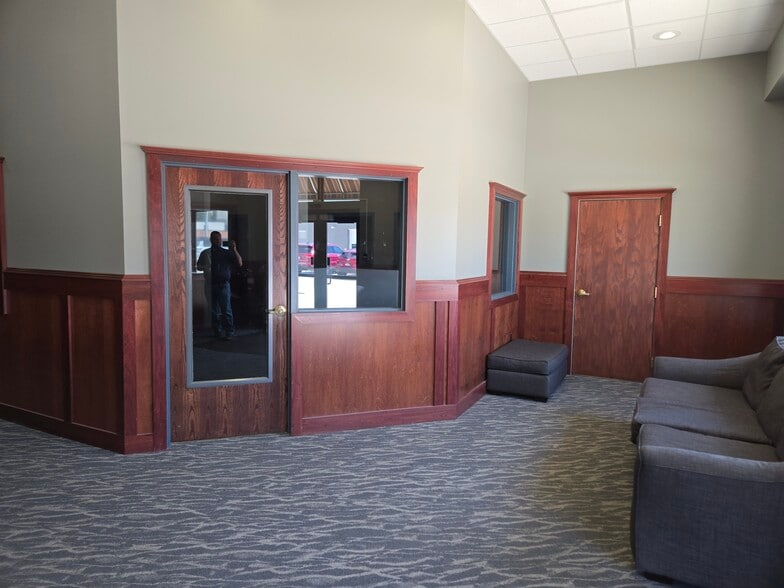 More Photos Of 408-410 Central Ave, Faribault Storefront Retail Residential For Lease