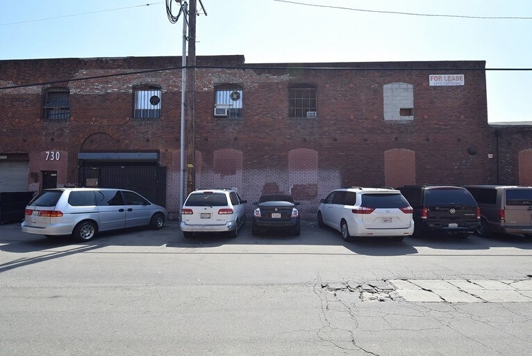 More Photos Of 710-734 E 62nd St, Los Angeles Warehouse For Lease