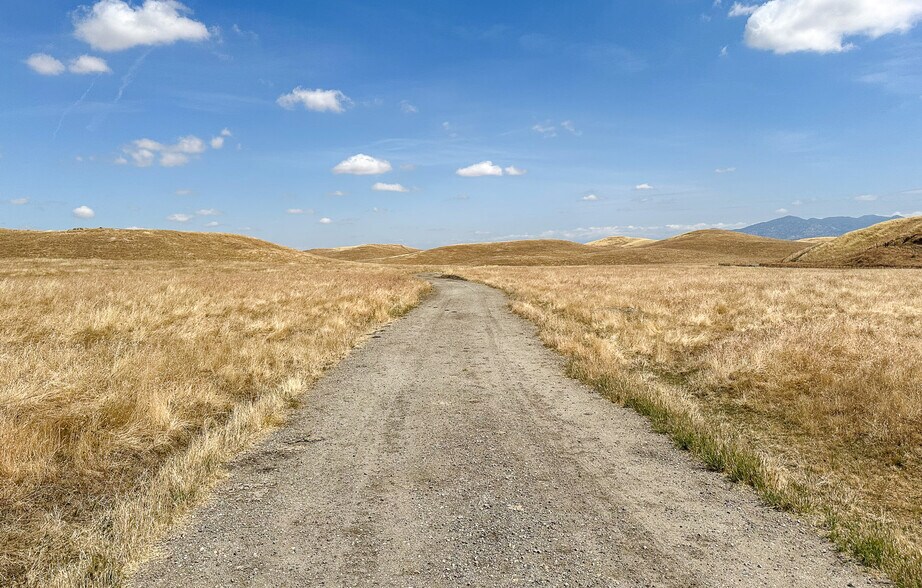Primary Photo Of Famoso-Woody Rd, Mc Farland Land For Sale
