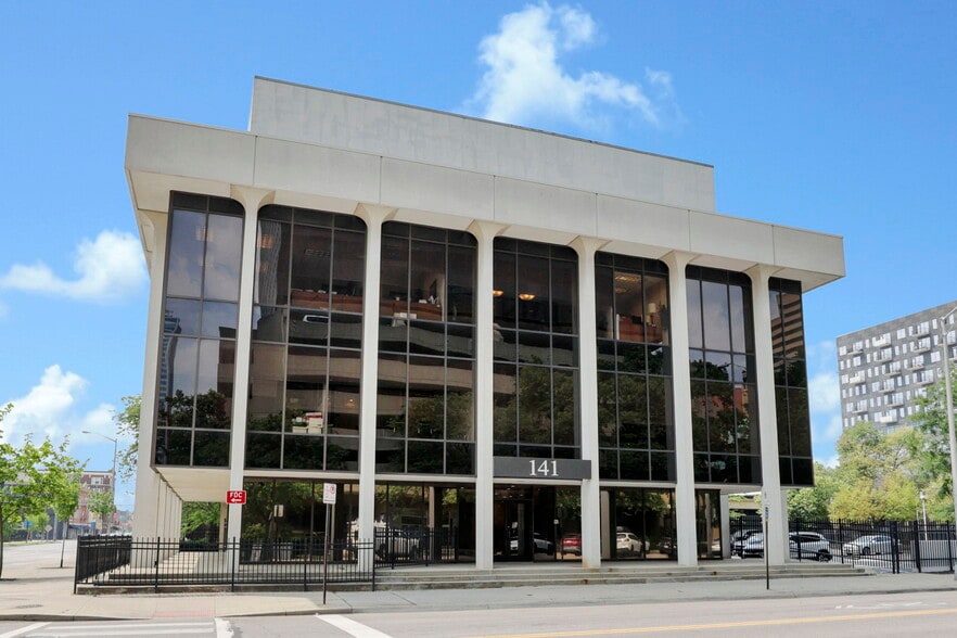 More Photos Of 141 E Town St, Columbus Office Residential For Lease