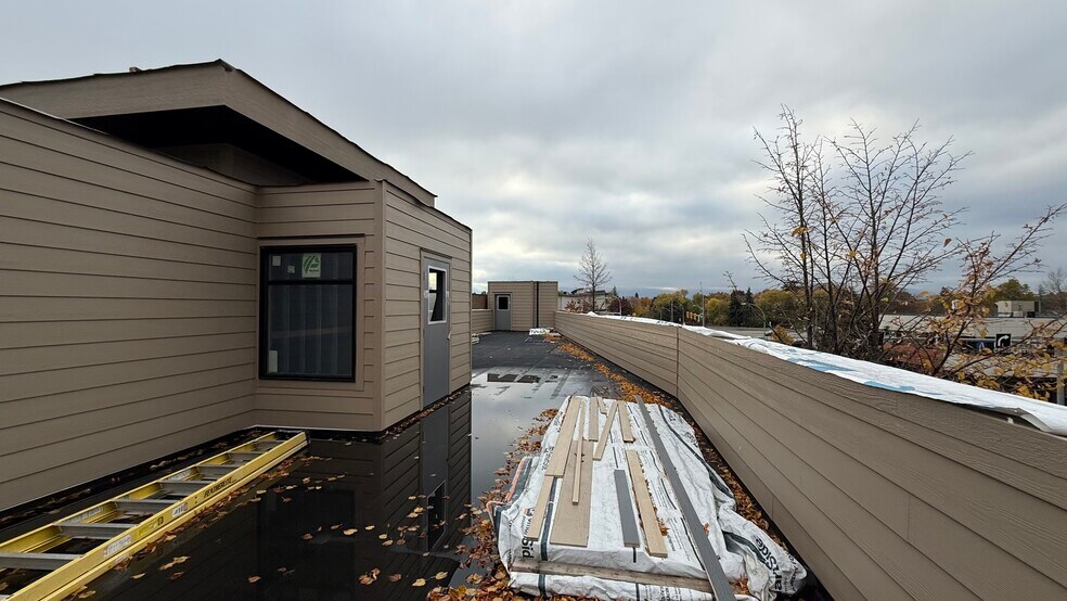 More Photos Of 1659 Water St, Kelowna General Retail For Lease