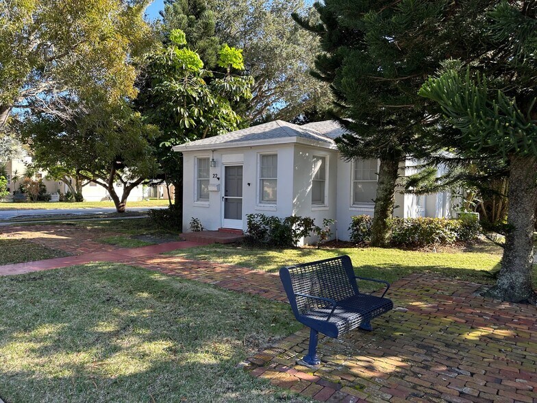 More Photos Of 200 Park Ave, West Palm Beach Apartments For Sale