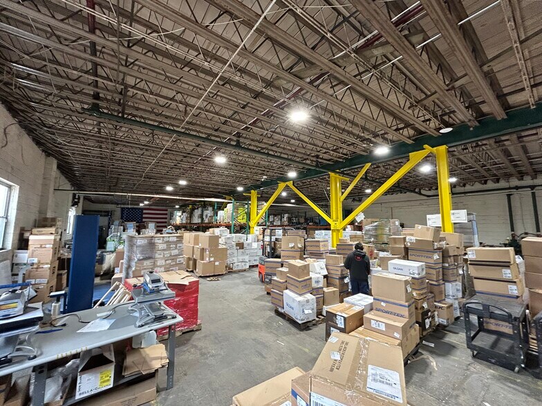 More Photos Of 10 Dell Glen Ave, Lodi Manufacturing For Lease