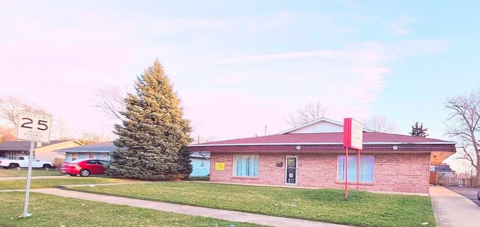 More Photos Of 853 N Highland Ave, Aurora Office For Sale