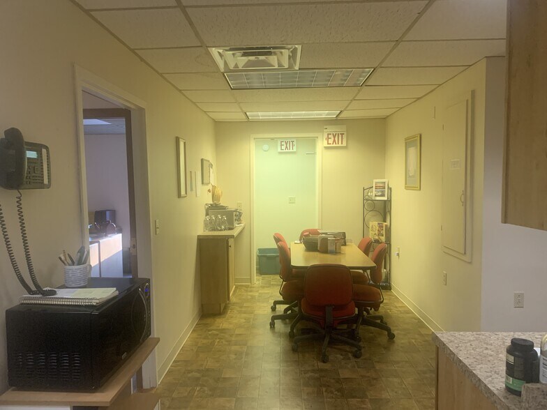 More Photos Of 21 Main St, Rochester Storefront Retail Residential For Lease