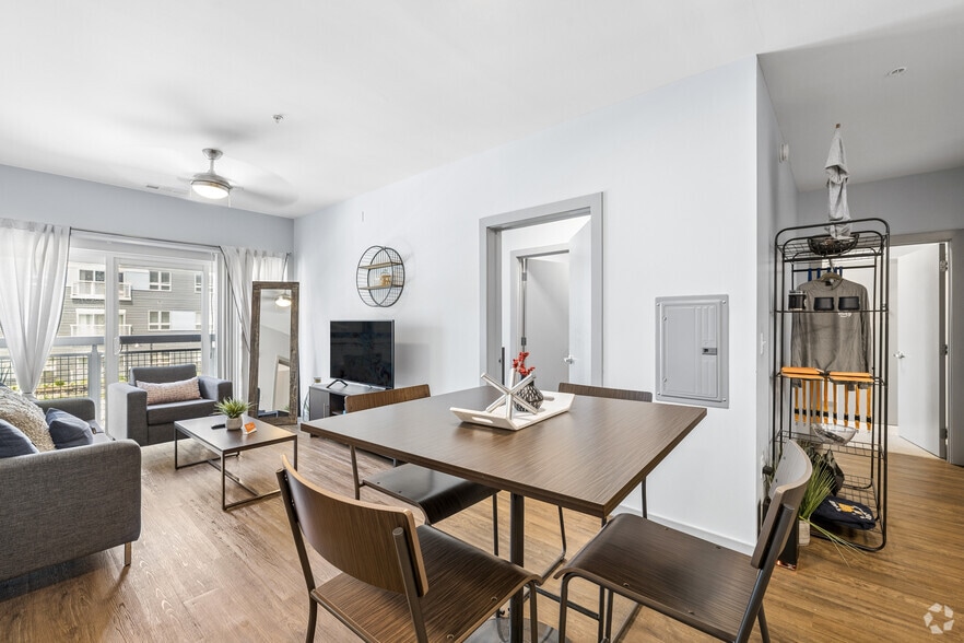 More Photos Of 919 E Genesee St, Syracuse Apartments For Lease