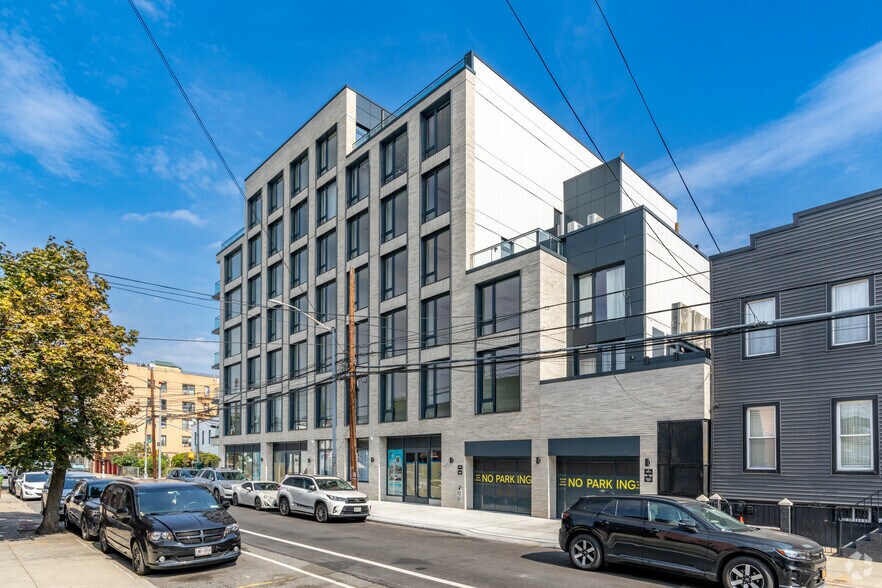 More Photos Of 2808 38th Ave, Long Island City Apartments For Lease