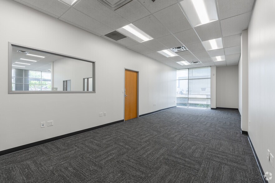 More Photos Of 15124 Grand River Rd, Fort Worth Distribution For Lease