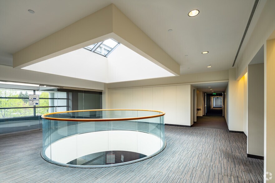 More Photos Of 41000 Woodward Ave, Bloomfield Hills Office For Lease
