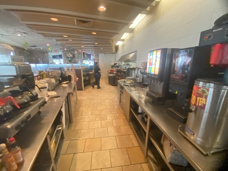 More Photos Of 3400 San Pedro, San Antonio Freestanding For Lease