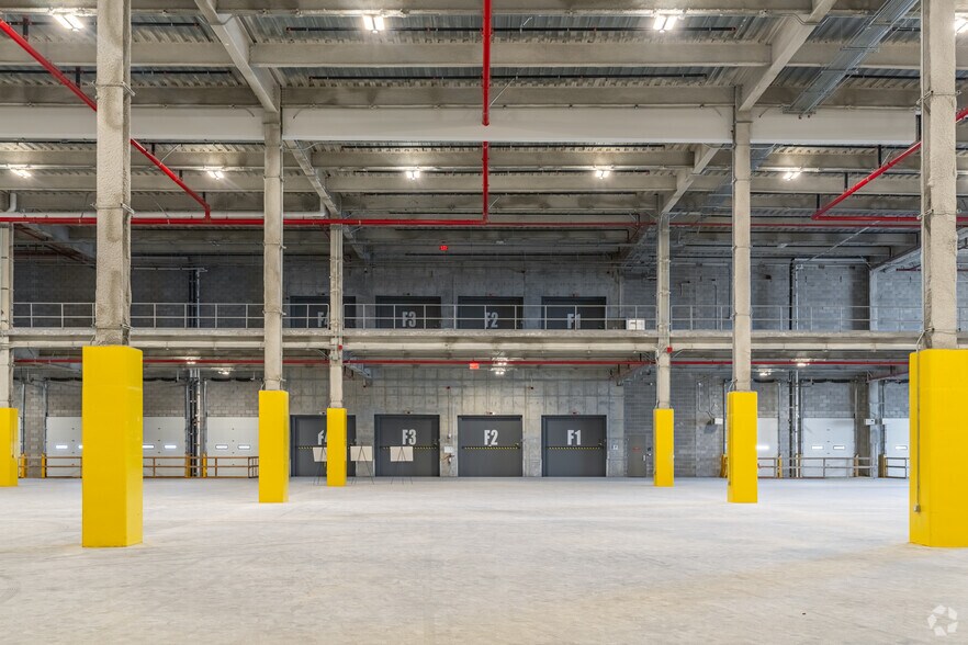 More Photos Of 2890 Review Ave, Long Island City Warehouse For Lease
