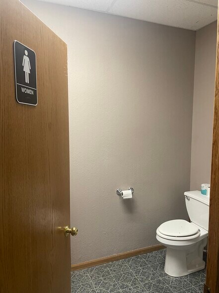 More Photos Of 1603 Main St, Winfield General Retail For Sale