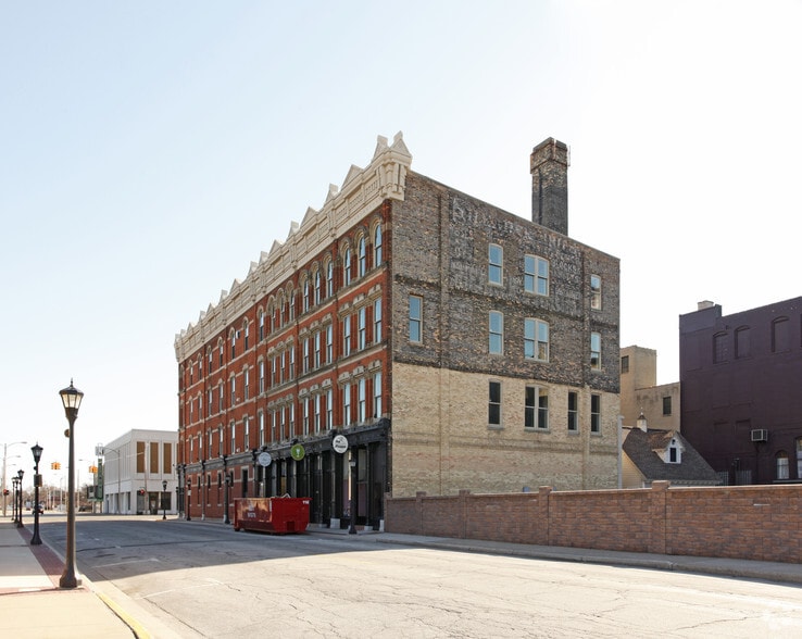 More Photos Of 311-321 Center Ave, Bay City Apartments For Sale