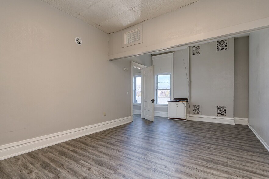 More Photos Of 138 N Main St, Janesville Storefront Retail Residential For Sale