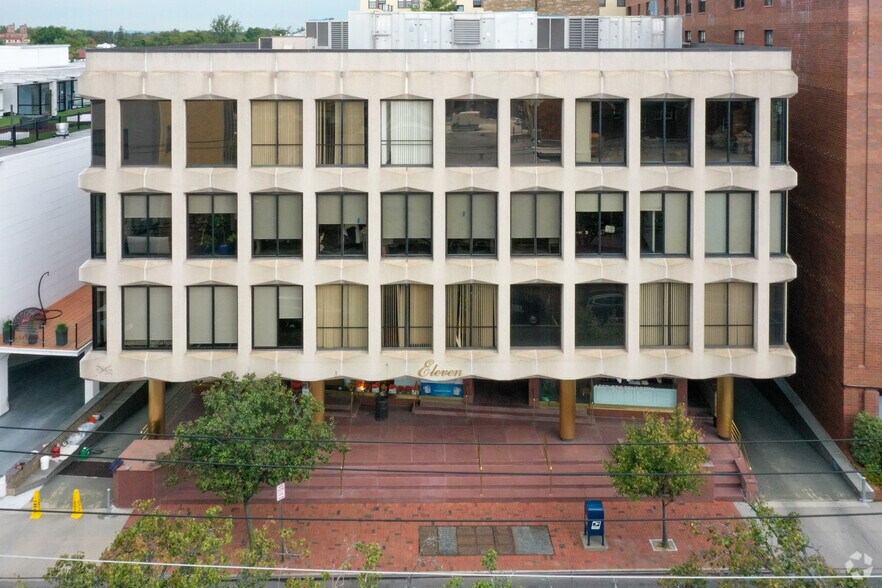 More Photos Of 11 Grace Ave, Great Neck Office For Lease