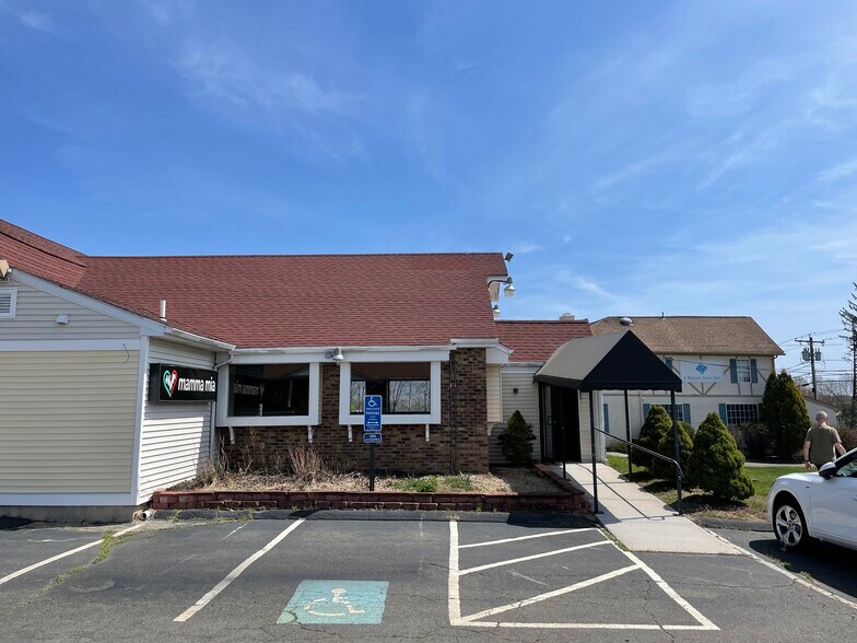 More Photos Of 1765 Meriden-Waterbury Tpke, Plantsville Restaurant For Lease