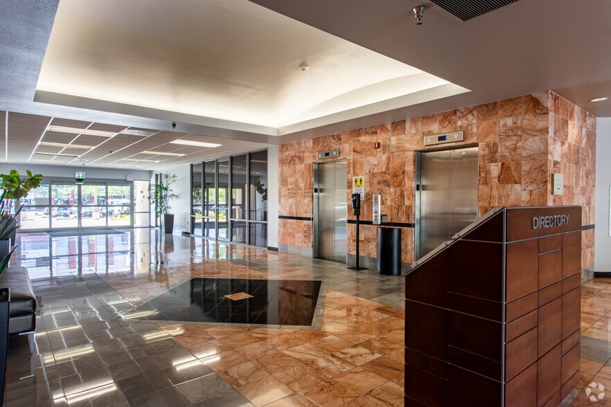 More Photos Of 3811 E Bell Rd, Phoenix Medical For Lease