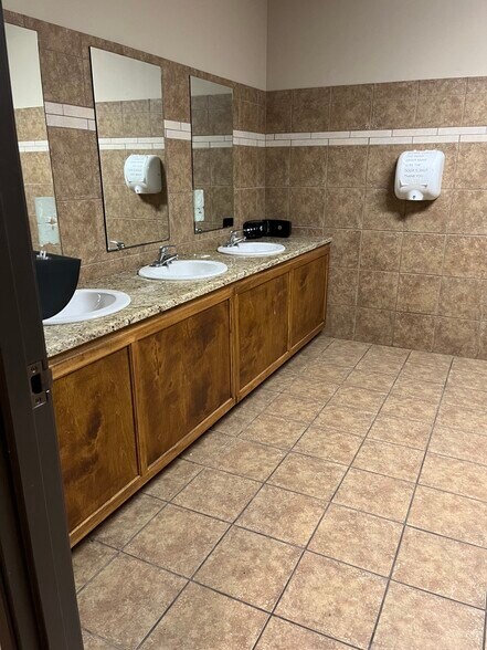 More Photos Of 5805 Highway 271, Fort Smith Freestanding For Sale