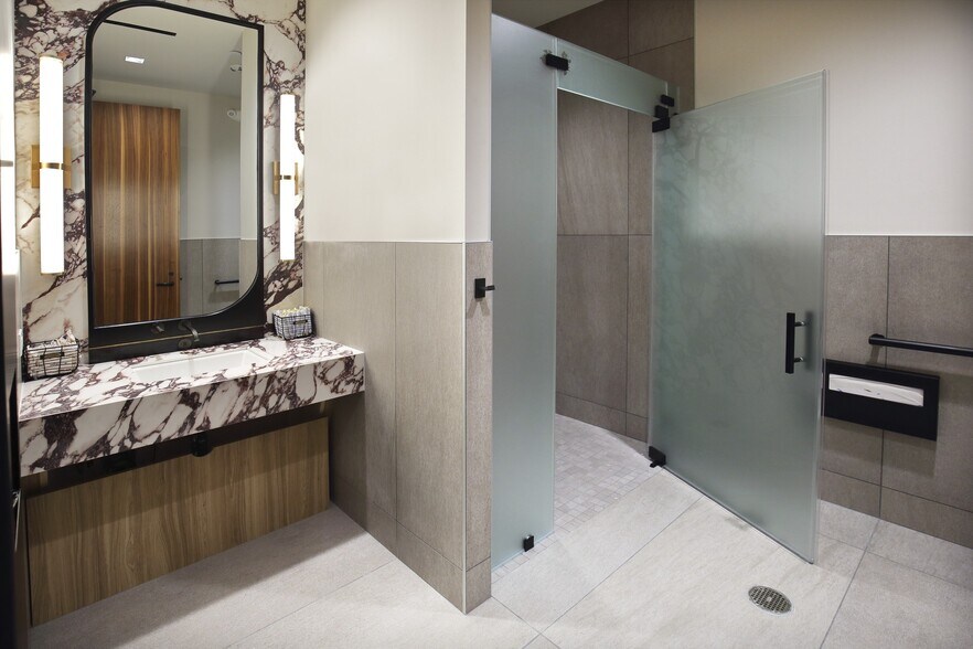 More Photos Of 3090 Nowitzki Way, Dallas Office For Lease