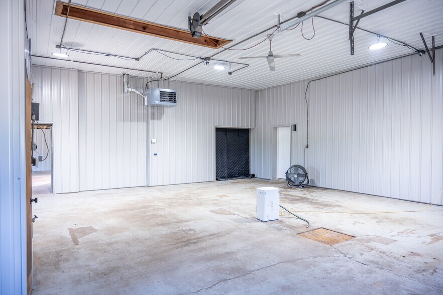 More Photos Of 190 Prospect Ave, Mauston Auto Repair For Sale