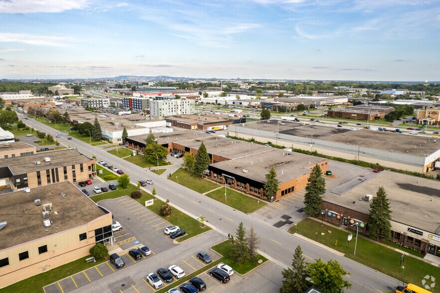 More Photos Of 1900-1950 Boul Saint-Régis, Dorval Light Distribution For Lease