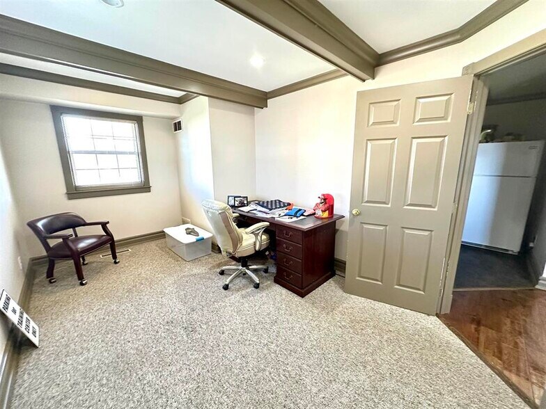 More Photos Of 701 Winchester Ave, Ashland Office For Sale